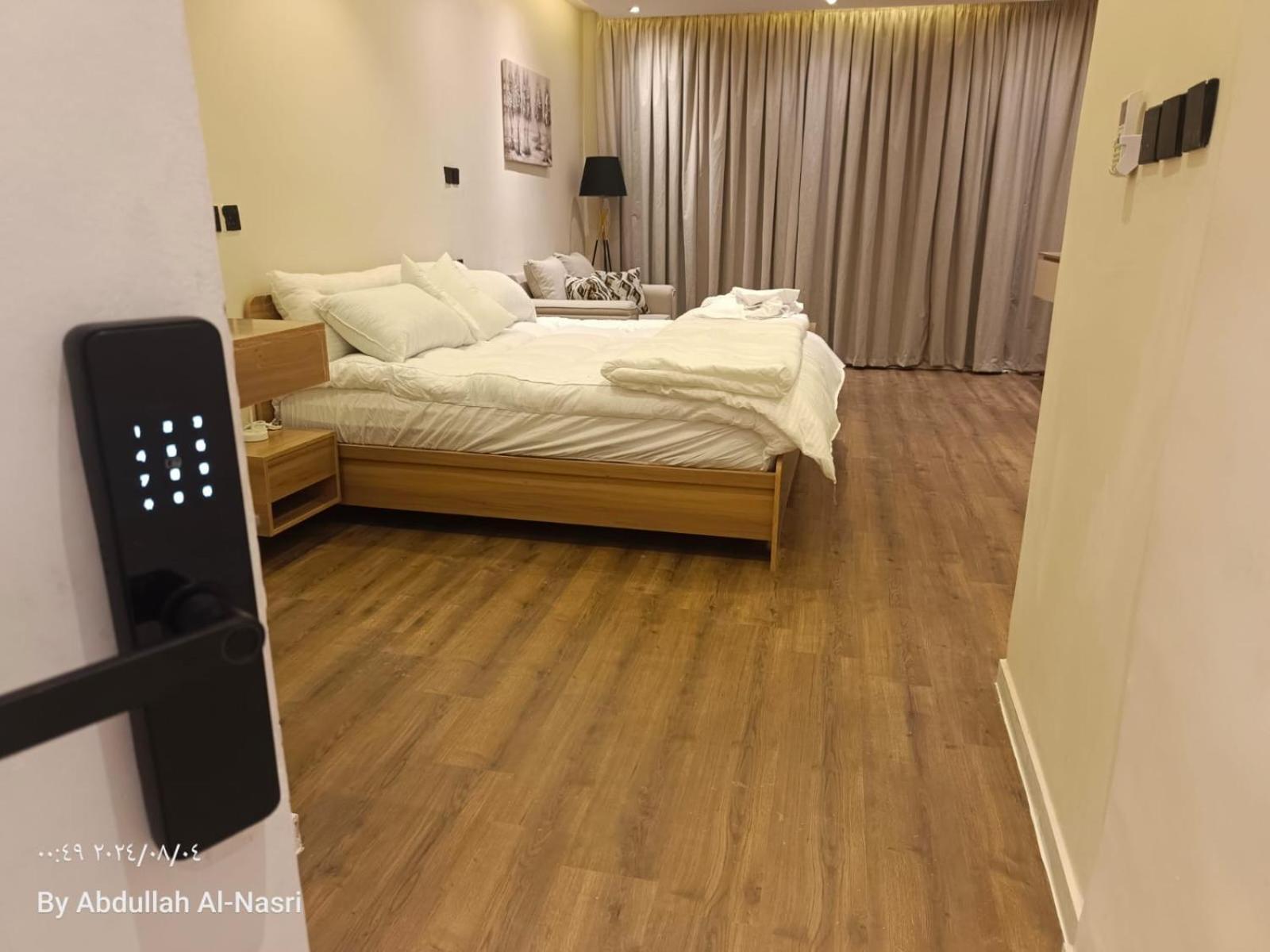 استديو بأثاث راقي في اليرموك Apartment *